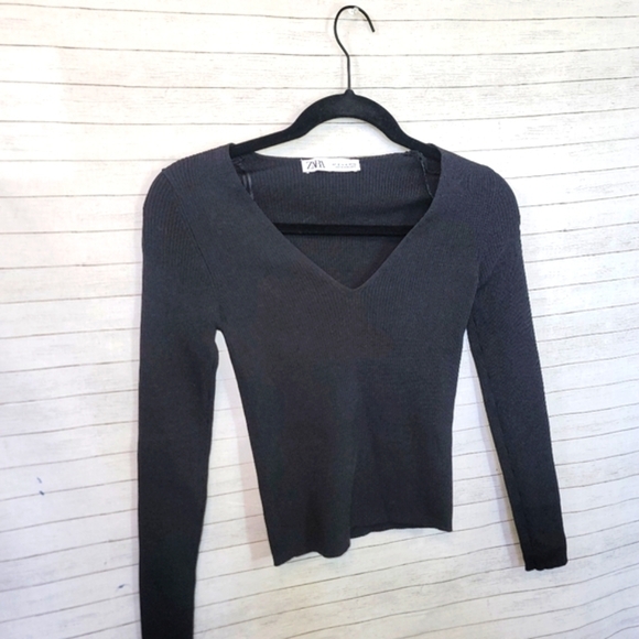 ZARA BLACK RIBBED V NECK SWEATER, SZ MEDIUM - Picture 2 of 9